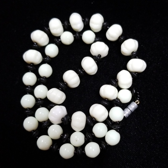 Vintage Czech Bohemian 1920s Art Deco Uranium Glass Bead Necklace - Picture 9 of 12